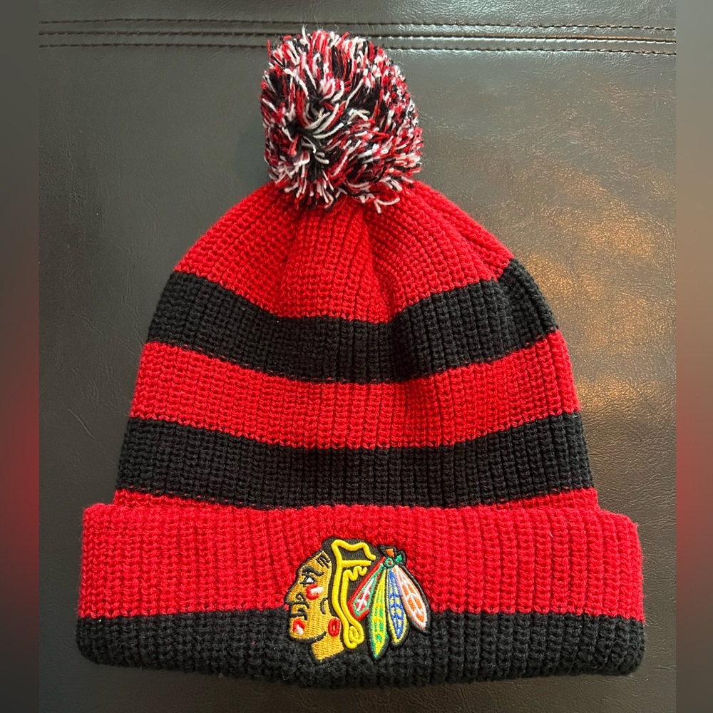 Woman’s NHL Chicago Blackhawks beanie
